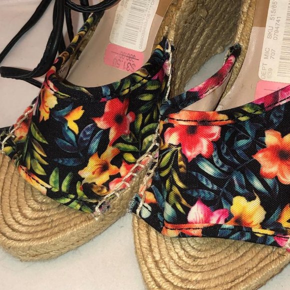 Like New! Dolce Vita Wedges Espadrille Inspired Leg Wrap Up Floral Size 8 - Picture 2 of 5